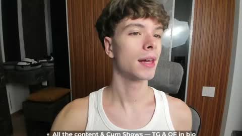 Snapshot of calvin_loves_you chatting on 06.06.26 Hey I am Calvin online show from 06.06.26