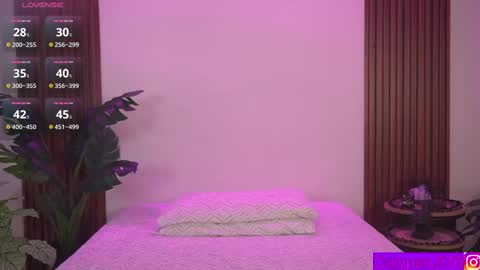 Calypso and Kayla online show from 11.18.25