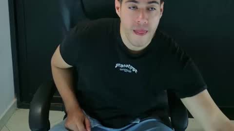 Snapshot of camara110 chatting on 01.29.25 camara110 online show from 01.29.25