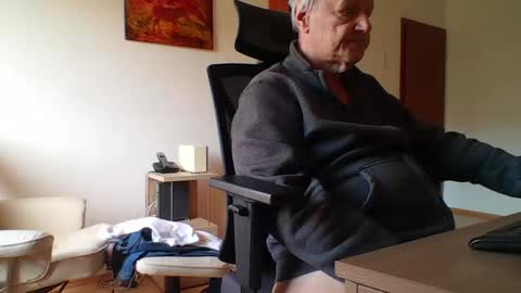 Snapshot of camcologne chatting on 02.18.25 camcologne online show from 02.18.25