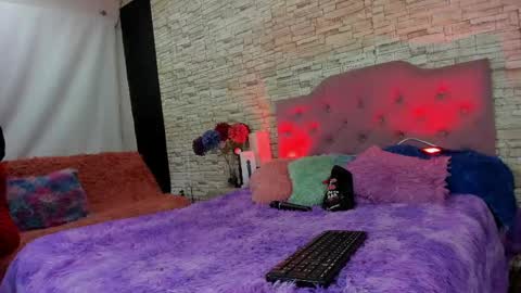 Snapshot of cameron_april chatting on 11.10.25 cameron_april online show from 11.10.25