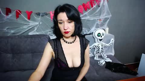 Cameronenns online show from 10.22.25