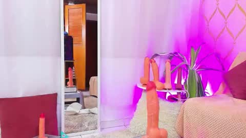 Snapshot of cami_evanns chatting on 09.26.25 Camila online show from 09.26.25