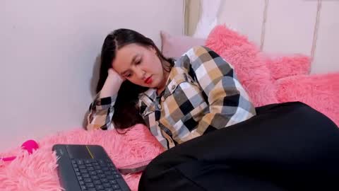Snapshot of camiilalopee chatting on 01.28.25 Camii Lopez online show from 01.28.25