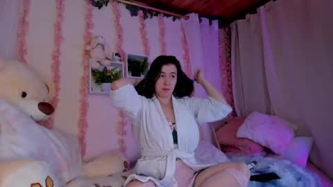 Snapshot of camiilalopee chatting on 10.05.25 Camii Lopez online show from 10.05.25