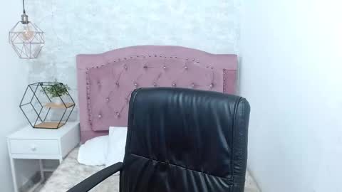 Snapshot of camilah_tk chatting on 02.10.25 Cami online show from 02.10.25
