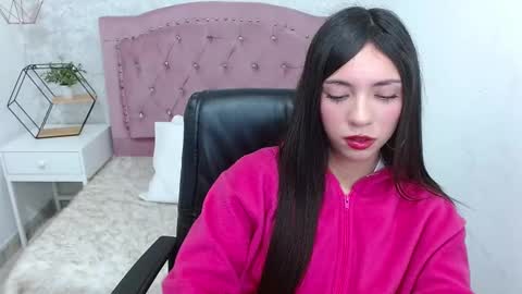 Snapshot of camilah_tk chatting on 02.17.25 Cami online show from 02.17.25