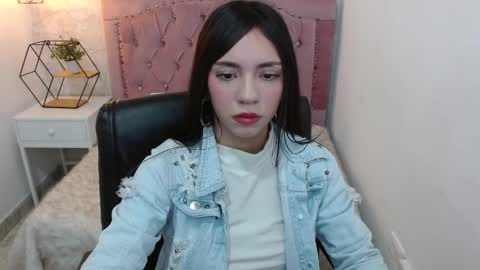 Snapshot of camilah_tk chatting on 02.22.25 Cami online show from 02.22.25