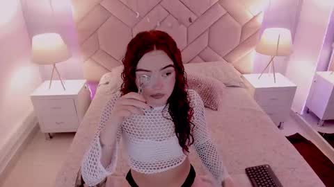 Snapshot of camilarivers chatting on 01.12.25 Camila online show from 01.12.25