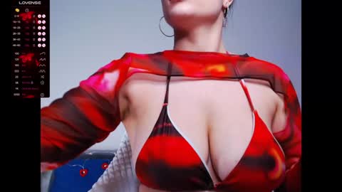 Snapshot of camilla__1one chatting on 01.17.25 camilla__1one online show from 01.17.25