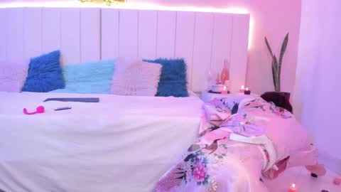 C A M I L L E N    Help me get to the top online show from 10.10.25