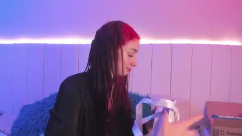 C A M I L L E N    Help me get to the top online show from 10.15.25