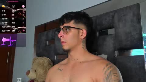   INDEPENDENT MODEL online show from 09.15.25