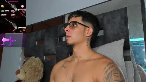   INDEPENDENT MODEL online show from 10.22.25