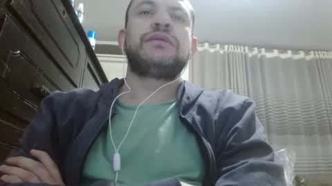 Snapshot of camiloking17 chatting on 12.19.24 camilo online show from 12.19.24