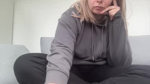 Snapshot of camkiki22217650 chatting on 10.01.25 kiki90909 online show from 10.01.25