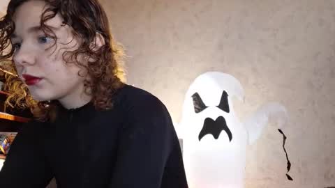 Snapshot of cammyrose_ chatting on 10.19.25 cammyrose_ online show from 10.19.25