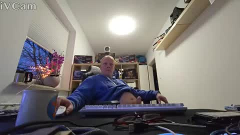 Snapshot of campdavid79 chatting on 01.01.25 campdavid79 online show from 01.01.25