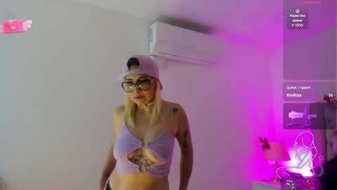 Snapshot of candiegilson__ chatting on 04.28.26 Candie online show from 04.28.26