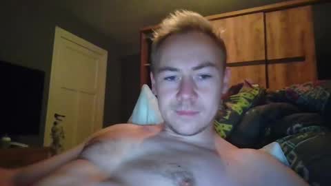 Snapshot of candy_boy_xoxo chatting on 10.24.25 candy_boy_xoxo online show from 10.24.25