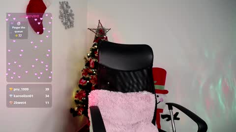 Snapshot of candy_canee chatting on 12.23.24 online show from 12.23.24