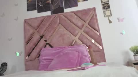 Snapshot of candy_chloe02 chatting on 02.25.26 Im ChloeJoin The Fan Club online show from 02.25.26