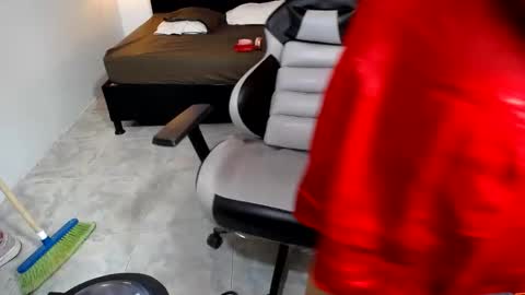 Snapshot of candy_hairy chatting on 01.31.25 candy online show from 01.31.25