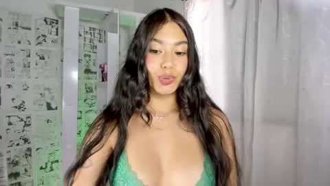 Snapshot of candy_hes chatting on 12.22.24 Nickol online show from 12.22.24