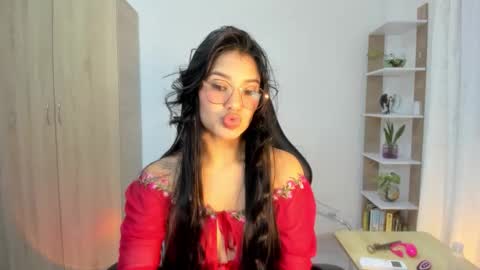 Snapshot of candy_hes chatting on 11.06.25 Nickol online show from 11.06.25