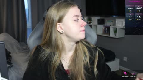 Snapshot of candy_meggie chatting on 12.03.24 Megan online show from 12.03.24