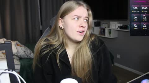 Snapshot of candy_meggie chatting on 12.05.24 Megan online show from 12.05.24