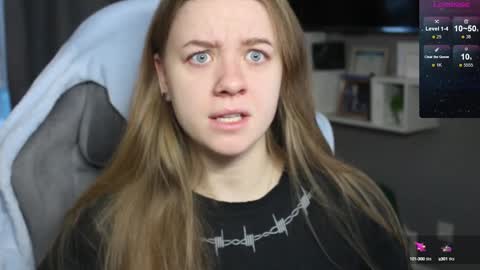 Snapshot of candy_meggie chatting on 12.09.24 Megan online show from 12.09.24