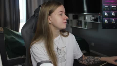 Snapshot of candy_meggie chatting on 12.13.24 Megan online show from 12.13.24