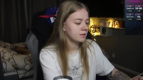 Snapshot of candy_meggie chatting on 12.26.24 Megan online show from 12.26.24