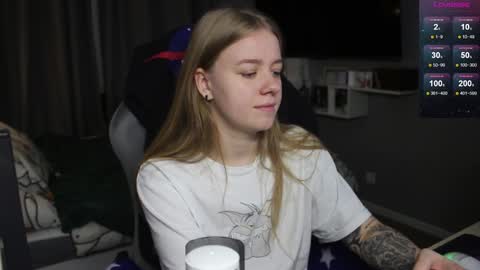 Snapshot of candy_meggie chatting on 12.26.24 Megan online show from 12.26.24