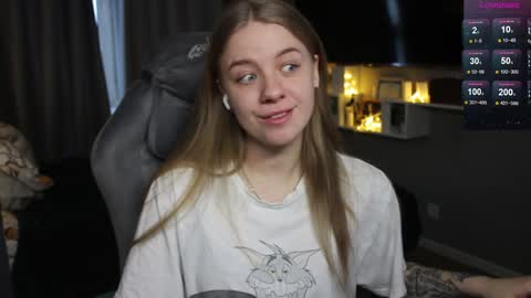 Snapshot of candy_meggie chatting on 01.14.25 Megan online show from 01.14.25