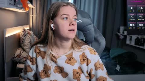 Snapshot of candy_meggie chatting on 02.06.25 Megan online show from 02.06.25