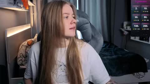 Snapshot of candy_meggie chatting on 02.12.25 Megan online show from 02.12.25