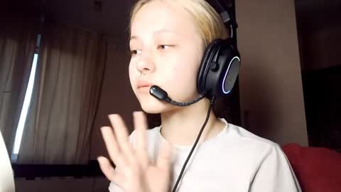 Mia online show from 04.16.26