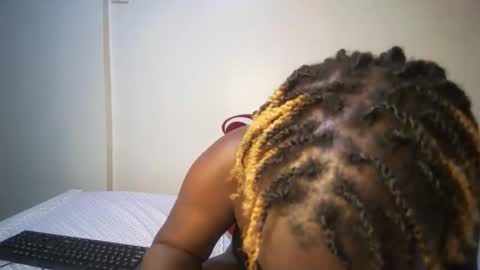 Snapshot of candycurly_ chatting on 10.23.25 candycurly_ online show from 10.23.25