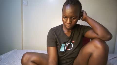 Snapshot of candycurly_ chatting on 10.26.25 candycurly_ online show from 10.26.25