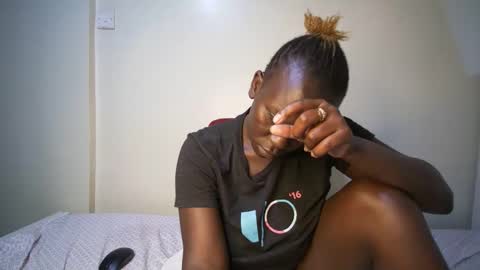 Snapshot of candycurly_ chatting on 10.26.25 candycurly_ online show from 10.26.25