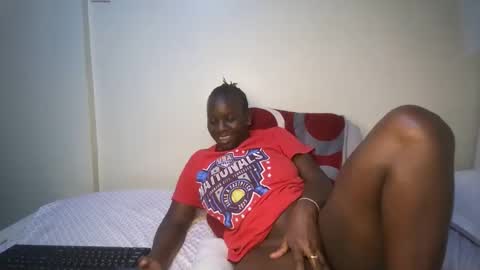 Snapshot of candycurly_ chatting on 11.22.25 candycurly_ online show from 11.22.25