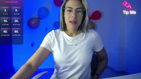 Snapshot of candydowson1 chatting on 12.24.24 Candy Dowson online show from 12.24.24