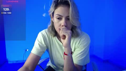 Snapshot of candydowson1 chatting on 09.19.25 Candy Dowson online show from 09.19.25