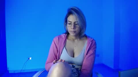 Snapshot of candydowson1 chatting on 09.23.25 Candy Dowson online show from 09.23.25