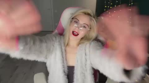 You can call me HH online show from 03.28.26