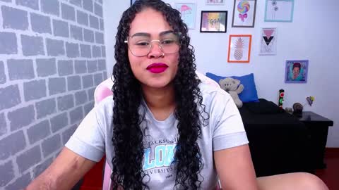Snapshot of candyhot_sex chatting on 12.02.24 Karen online show from 12.02.24