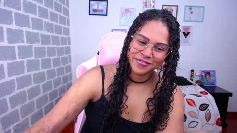 Snapshot of candyhot_sex chatting on 12.31.24 Karen online show from 12.31.24