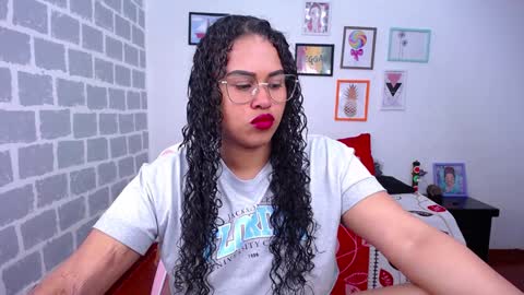 Snapshot of candyhot_sex chatting on 01.06.25 Karen online show from 01.06.25